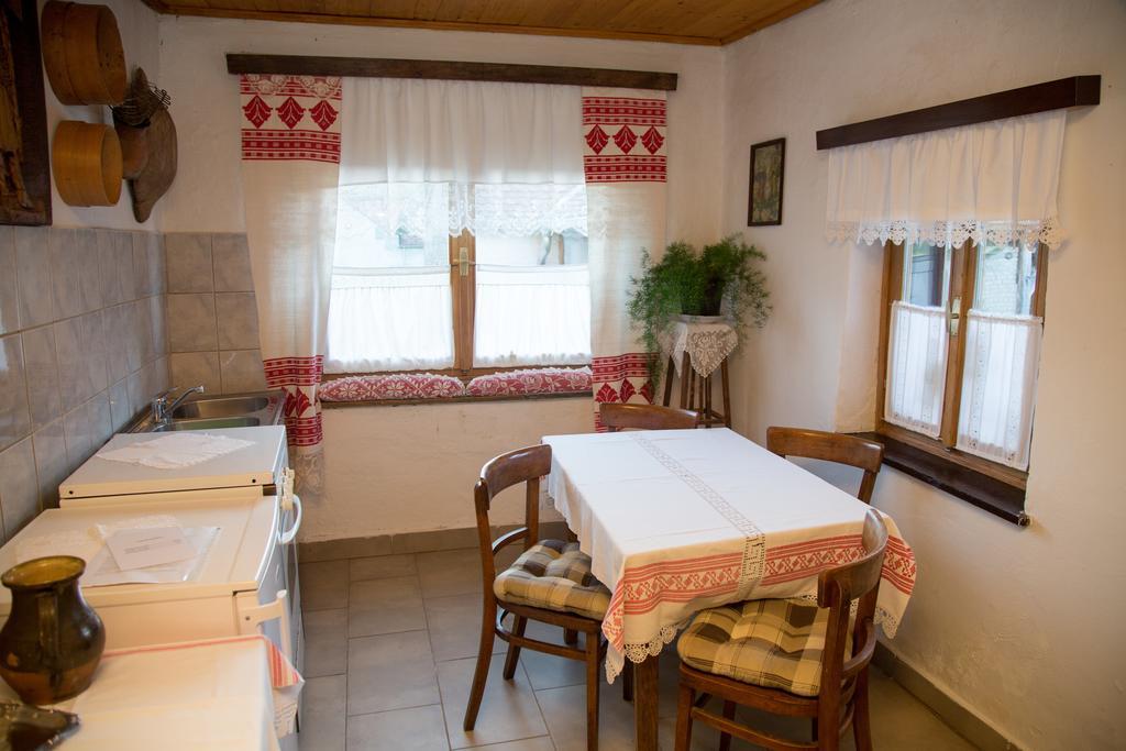 Apartment Eko Etno Selo Stara Kapela, Pavina Kuca Esterno foto